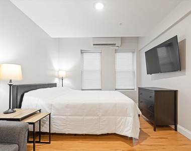 1361 Elm - Photo Thumbnail 14