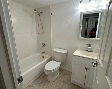 12642 Kenwood Lane - Photo Thumbnail 10