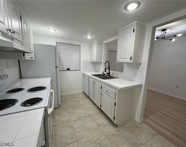 12642 Kenwood Lane - Photo Thumbnail 3