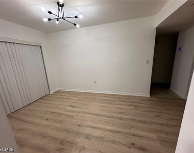 12642 Kenwood Lane - Photo Thumbnail 4