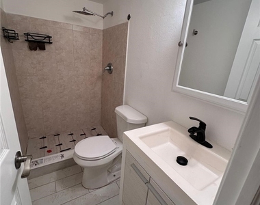 12642 Kenwood Lane - Photo Thumbnail 9