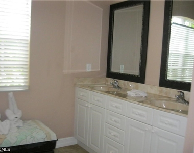 1919 Sw 2nd Terrace - Photo Thumbnail 10