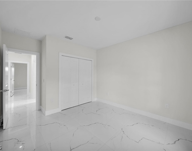 636 Ladd Street - Photo Thumbnail 22