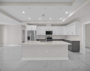 636 Ladd Street - Photo Thumbnail 1