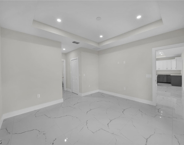 636 Ladd Street - Photo Thumbnail 10