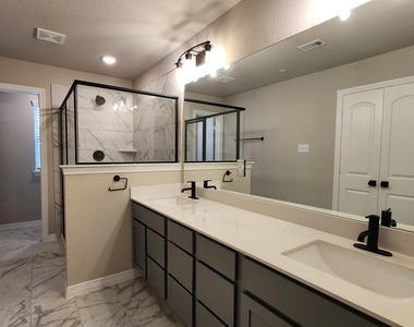 8009 Scanlan Trail - Photo Thumbnail 15
