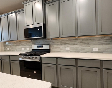 8009 Scanlan Trail - Photo Thumbnail 5