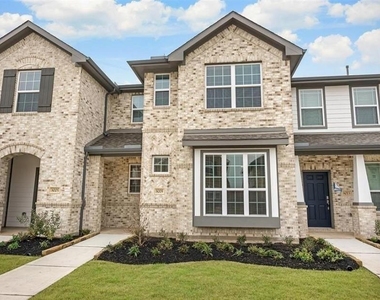 8009 Scanlan Trail - Photo Thumbnail 1