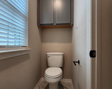 8009 Scanlan Trail - Photo Thumbnail 13