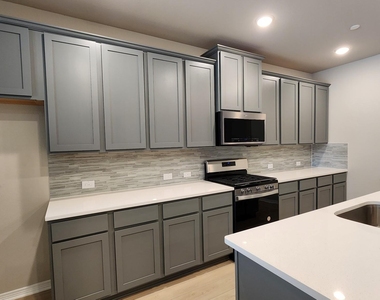 8009 Scanlan Trail - Photo Thumbnail 4
