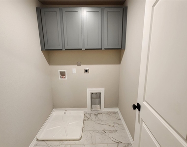 8009 Scanlan Trail - Photo Thumbnail 42