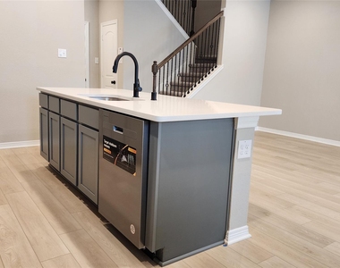 8009 Scanlan Trail - Photo Thumbnail 29
