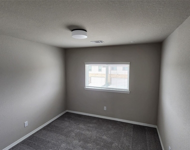 8009 Scanlan Trail - Photo Thumbnail 43