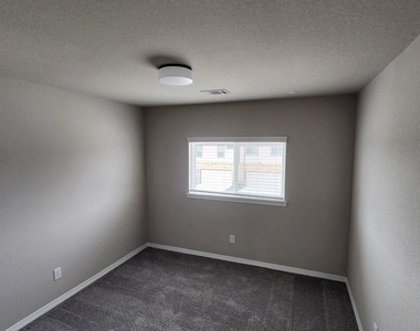 8009 Scanlan Trail - Photo Thumbnail 20