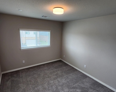 8009 Scanlan Trail - Photo Thumbnail 18