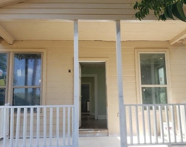 814 39th Street - Photo Thumbnail 2