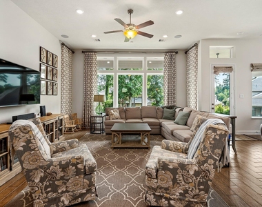 1810 Daly Way - Photo Thumbnail 6