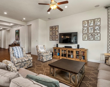 1810 Daly Way - Photo Thumbnail 9