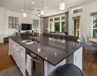 1810 Daly Way - Photo Thumbnail 11
