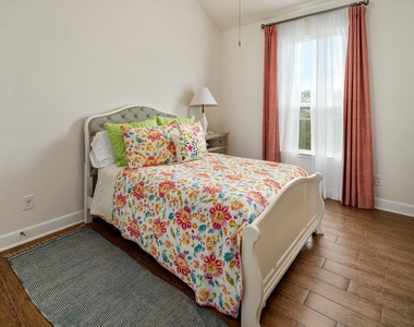 1810 Daly Way - Photo Thumbnail 19