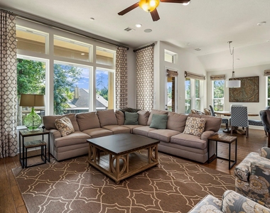 1810 Daly Way - Photo Thumbnail 7