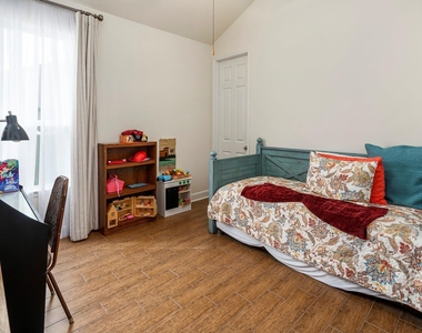 1810 Daly Way - Photo Thumbnail 21