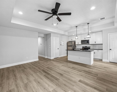 5938 Glen Grove Street - Photo Thumbnail 13