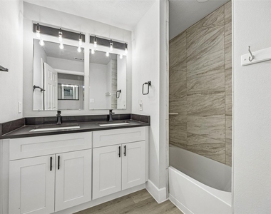 5938 Glen Grove Street - Photo Thumbnail 6