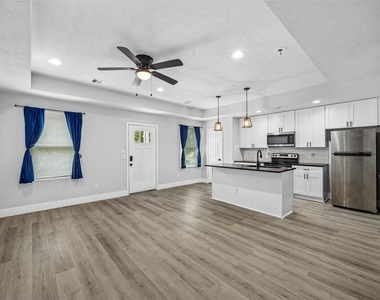 5938 Glen Grove Street - Photo Thumbnail 4
