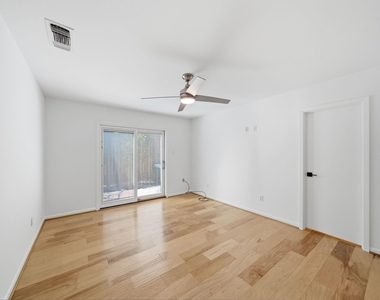 10319 Meadow Lake Lane - Photo Thumbnail 15