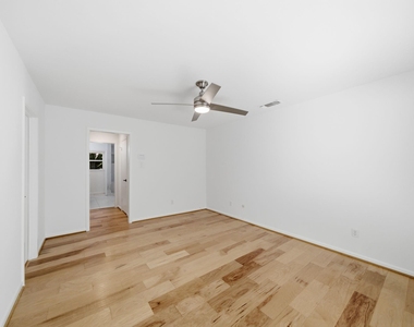 10319 Meadow Lake Lane - Photo Thumbnail 16