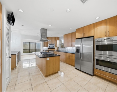 10319 Meadow Lake Lane - Photo Thumbnail 6