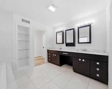 10319 Meadow Lake Lane - Photo Thumbnail 14