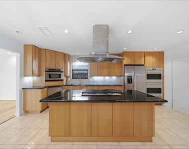 10319 Meadow Lake Lane - Photo Thumbnail 5