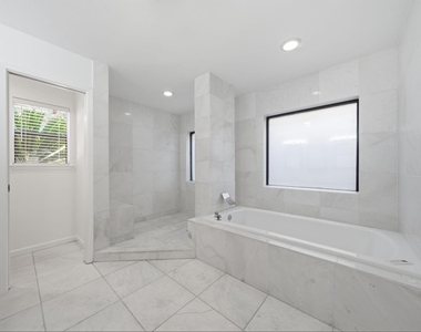 10319 Meadow Lake Lane - Photo Thumbnail 12