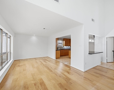 10319 Meadow Lake Lane - Photo Thumbnail 9