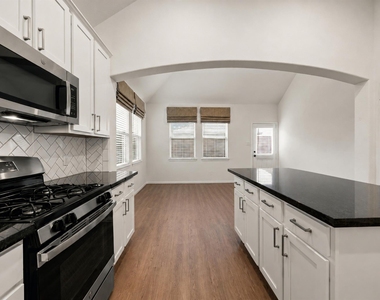 10422 Milford Woods Lane - Photo Thumbnail 6