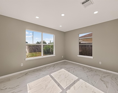 6542 Carly Park Way - Photo Thumbnail 3