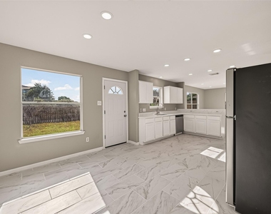 6542 Carly Park Way - Photo Thumbnail 8