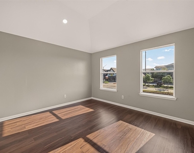 6542 Carly Park Way - Photo Thumbnail 10