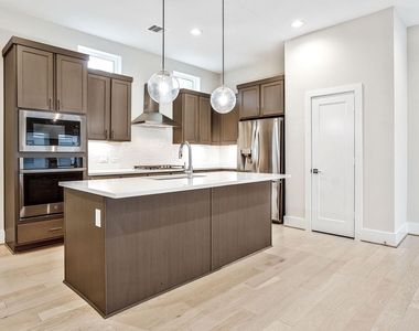 838 Fisher Street - Photo Thumbnail 5