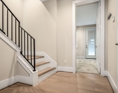 838 Fisher Street - Photo Thumbnail 2