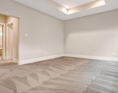 838 Fisher Street - Photo Thumbnail 11