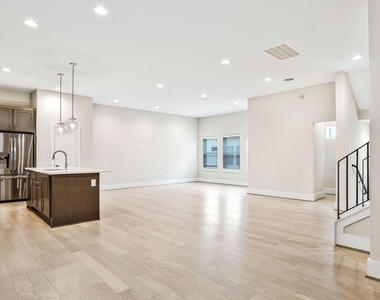 838 Fisher Street - Photo Thumbnail 6