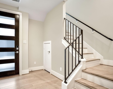 838 Fisher Street - Photo Thumbnail 3