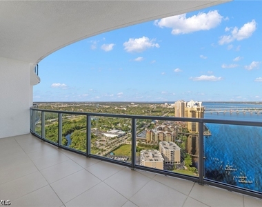 3000 Oasis Grand Boulevard - Photo Thumbnail 25
