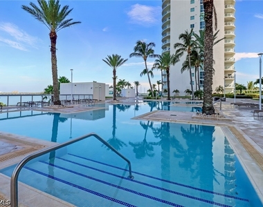 3000 Oasis Grand Boulevard - Photo Thumbnail 36