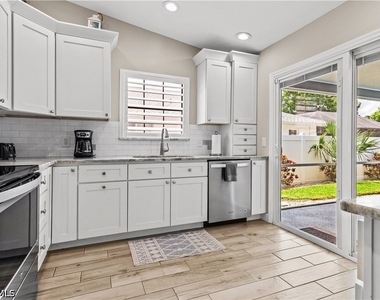764 94th Avenue N - Photo Thumbnail 5
