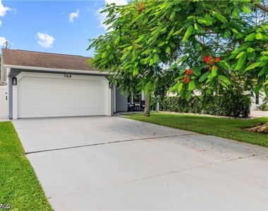 764 94th Avenue N - Photo Thumbnail 2