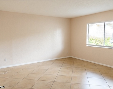 4627 Bayshore Drive - Photo Thumbnail 7